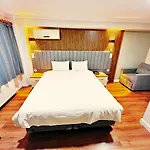 Ξενοδοχείο Naila 3*