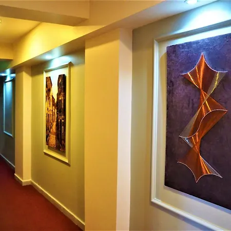 Hotel Naila 3*