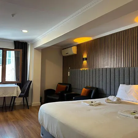 Hotel Naila 2*