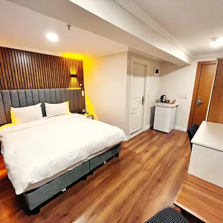 Naila Hotel 3*