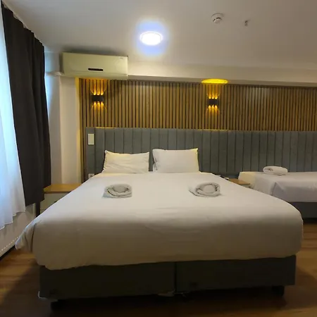 Hotel Naila 3*