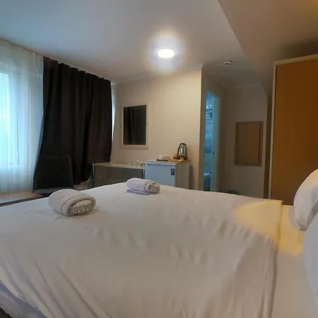 Naila Hotel 3*
